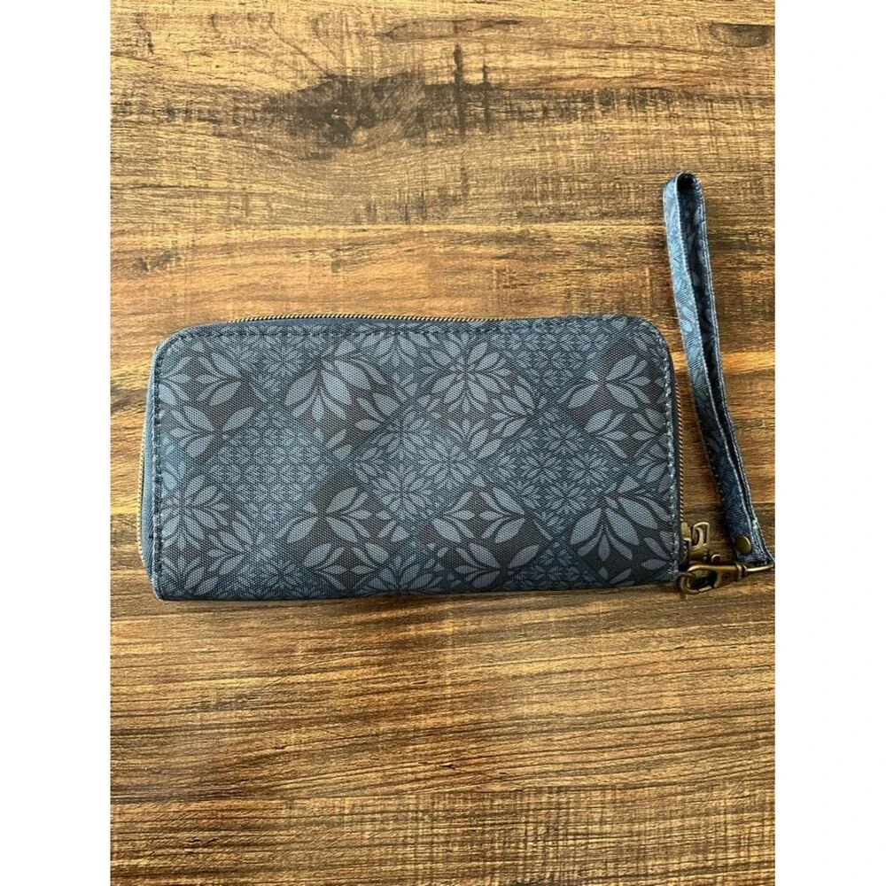 Travelon Navy Floral Safe ID RFID Blocking Zip Around Wallet Wristlet Clutch